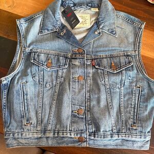 Levis Shrunken 90's Denim Crop Jacket Size Small NWT
